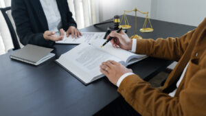 Six Questions To Ask a Personal Injury Lawyer During a Free Consultation